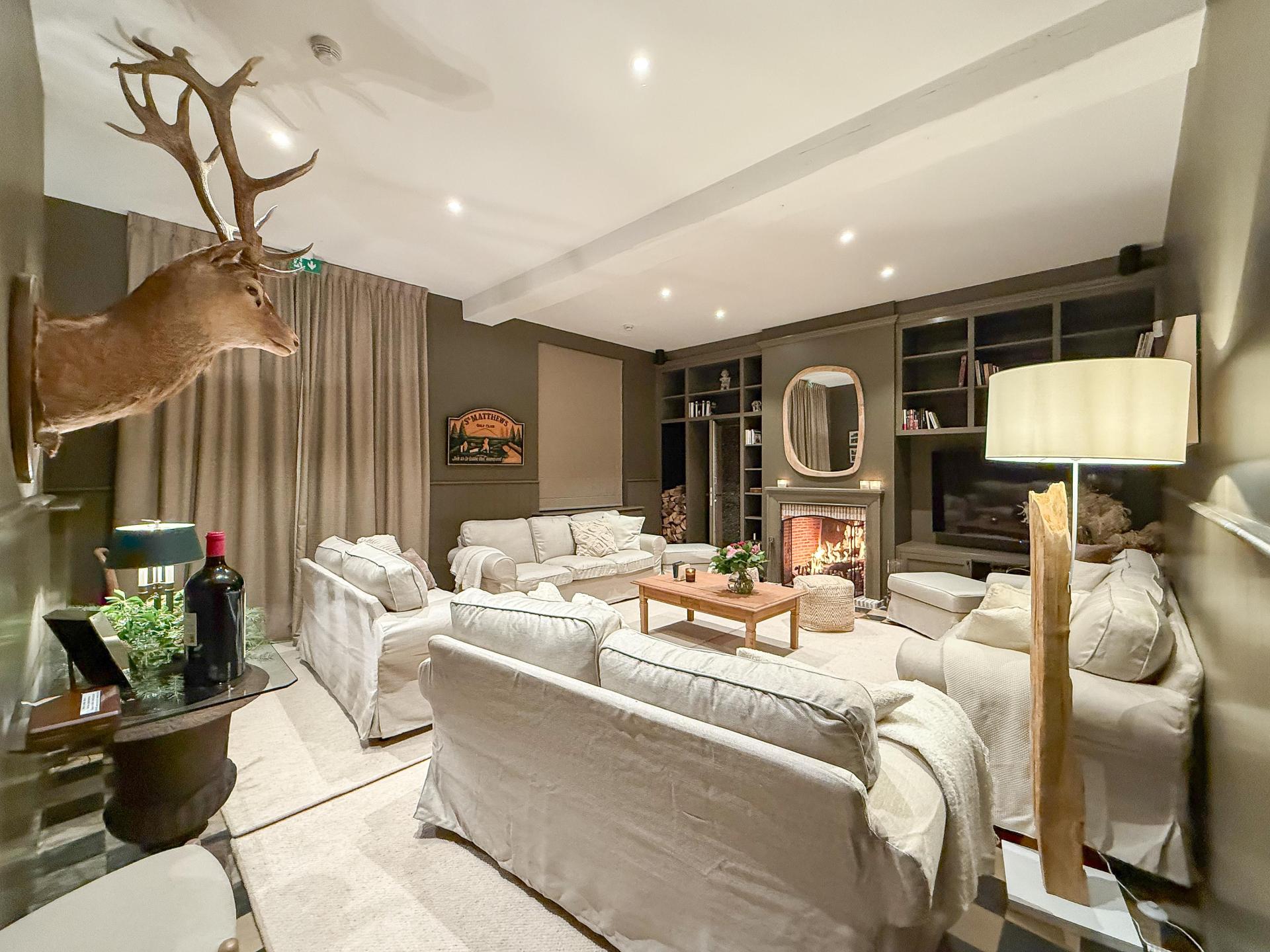 Prachtig huis met open haard, pooltafel & sauna