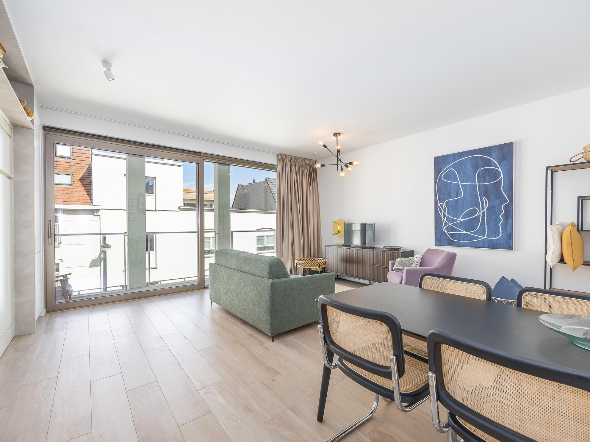 Moderne, lichtrijke studio vlakbij zee