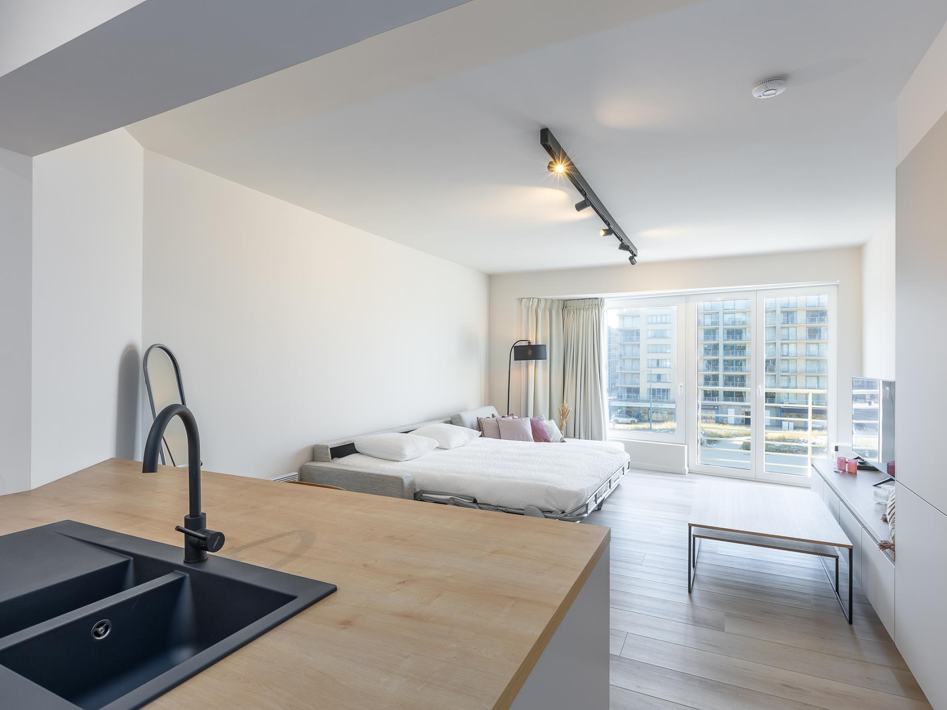 Moderne studio met zicht op zee