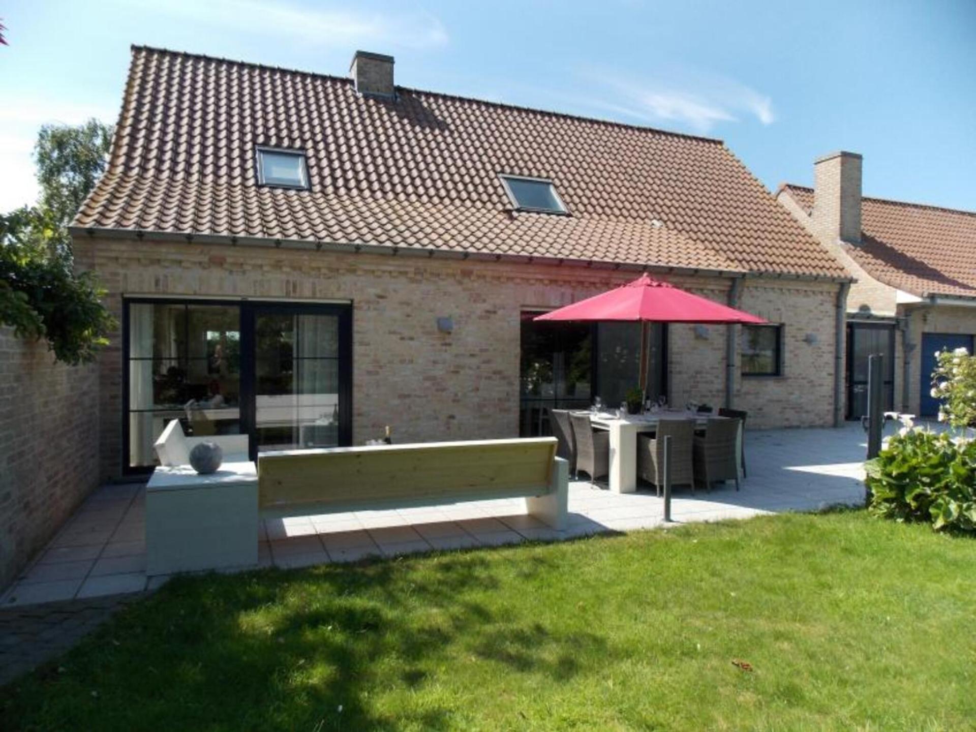 Zonnige villa met tuin & sauna nabij de kust