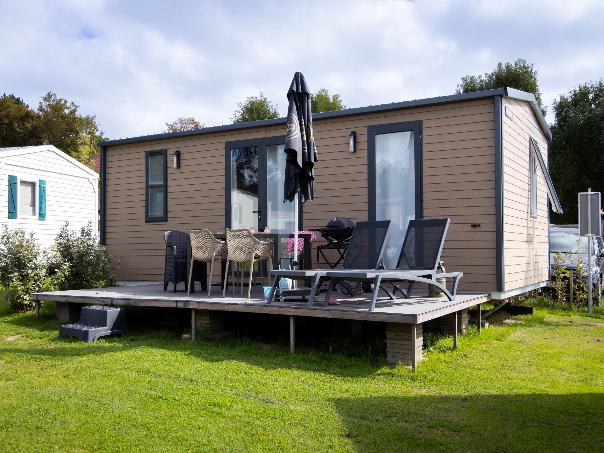 Chalet op kindvriendelijke camping nabij zee